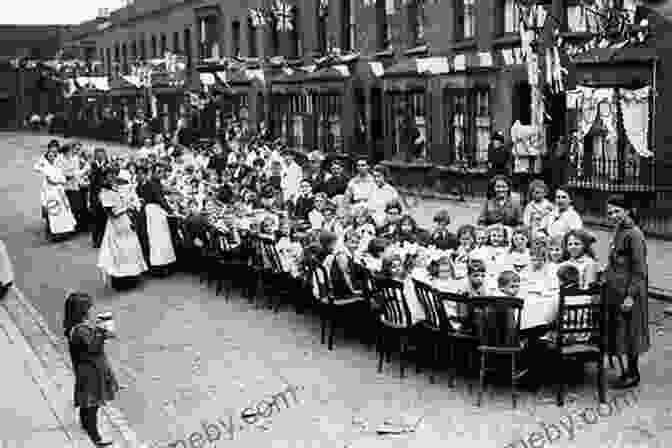 A Group Of Women Standing Together In The East End Of London During The War. The Stepney Doorstep Society: The Remarkable True Story Of The Women Who Ruled The East End Through War And Peace (Ladybird Readers)